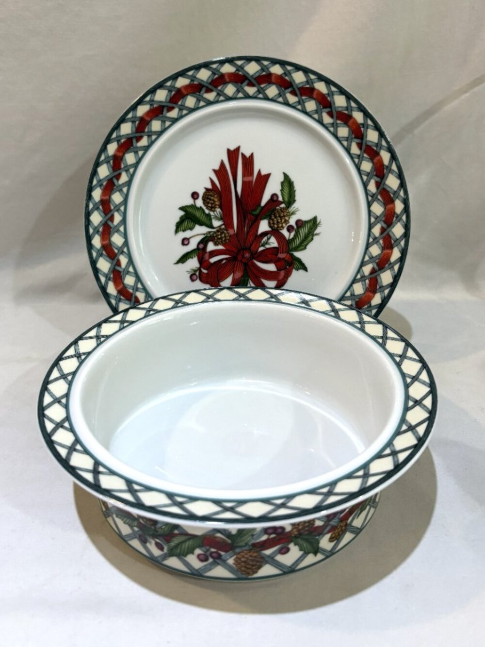 Dansk Nordic Holiday Lattice Ribbon & Berries 7.5" Salad Plate & Flat Rim Bowl